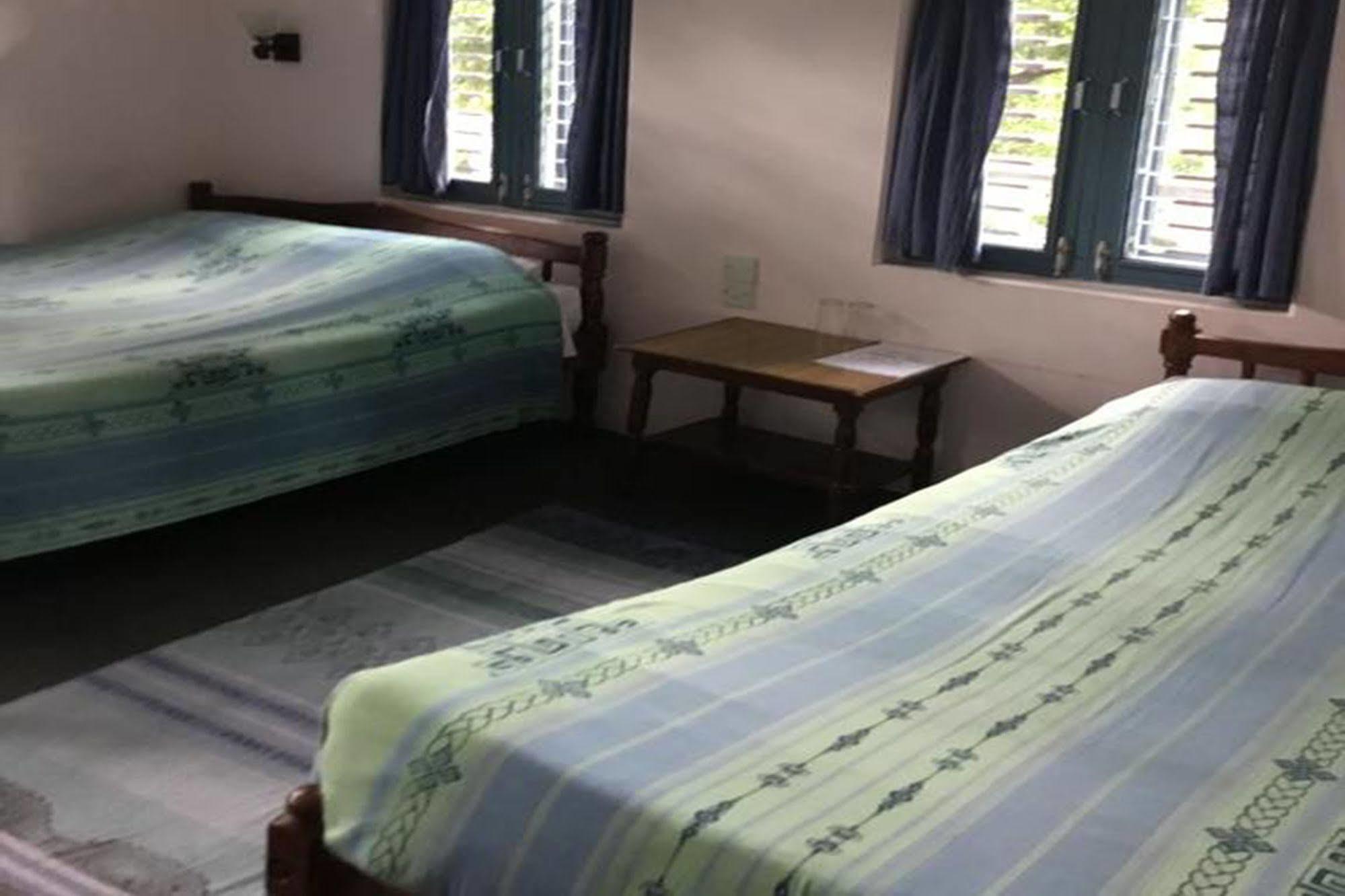 Sacred Valley Inn Pokhara Esterno foto
