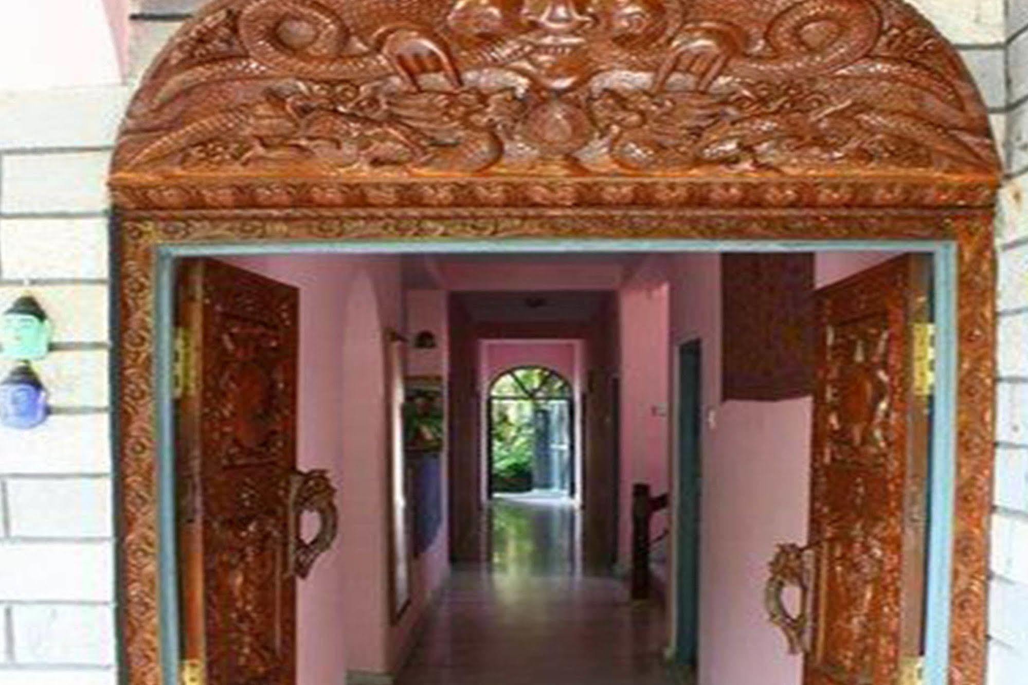 Sacred Valley Inn Pokhara Esterno foto