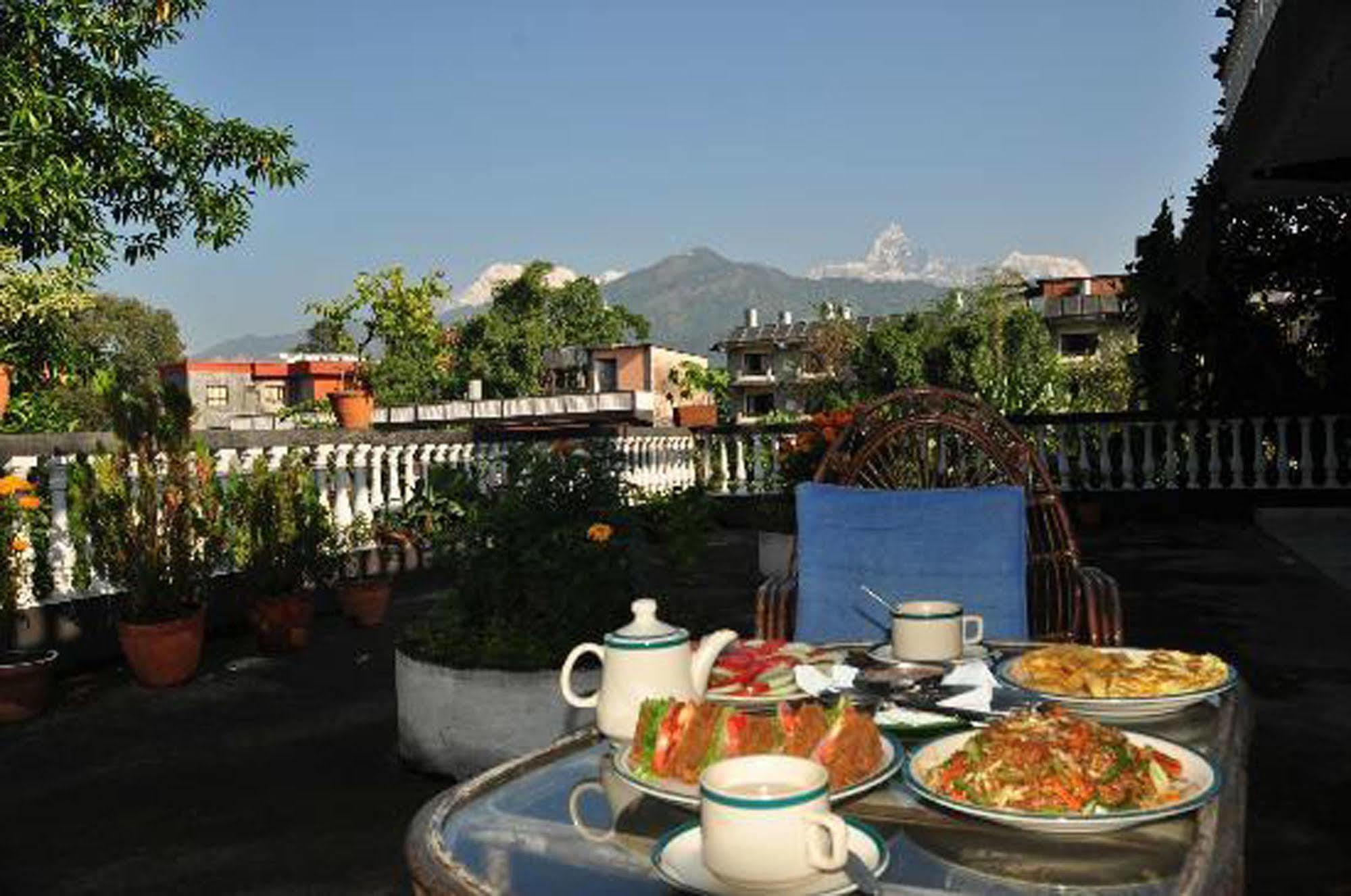 Sacred Valley Inn Pokhara Esterno foto