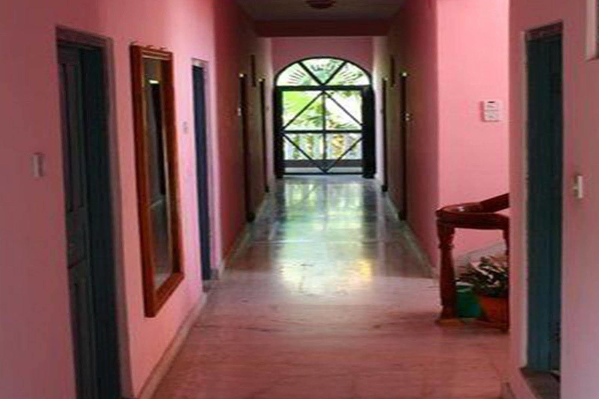Sacred Valley Inn Pokhara Esterno foto