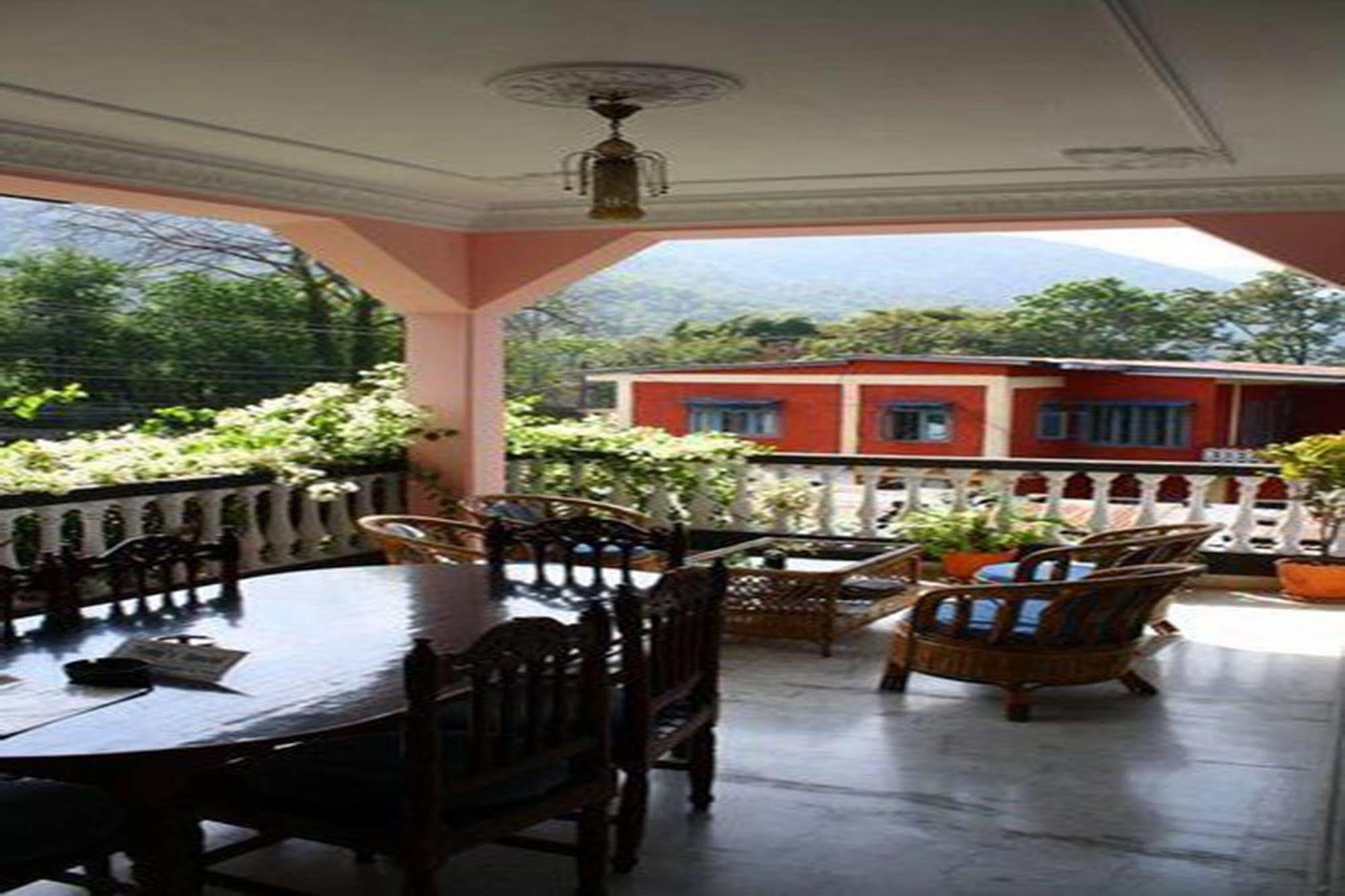 Sacred Valley Inn Pokhara Esterno foto