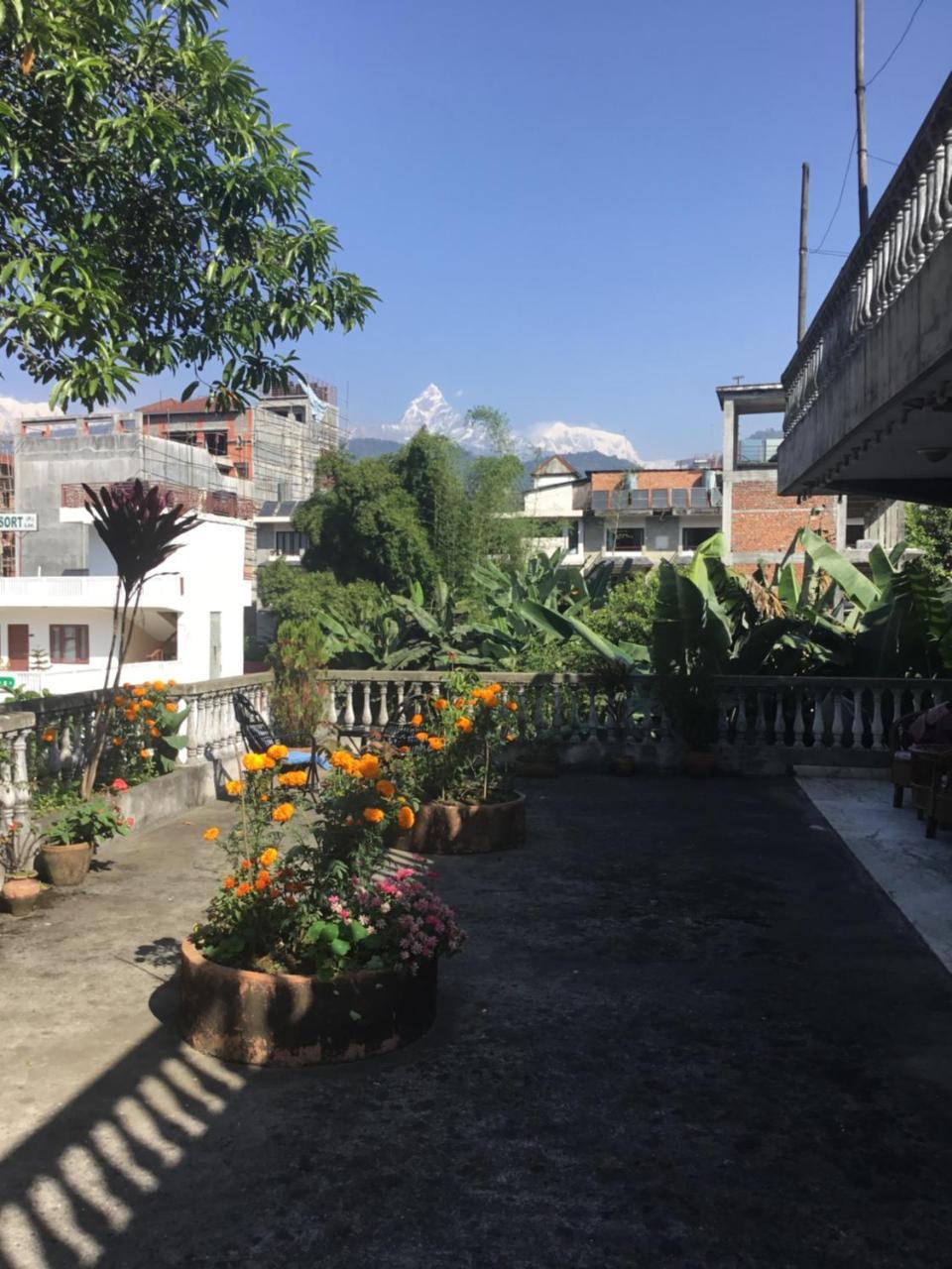 Sacred Valley Inn Pokhara Esterno foto