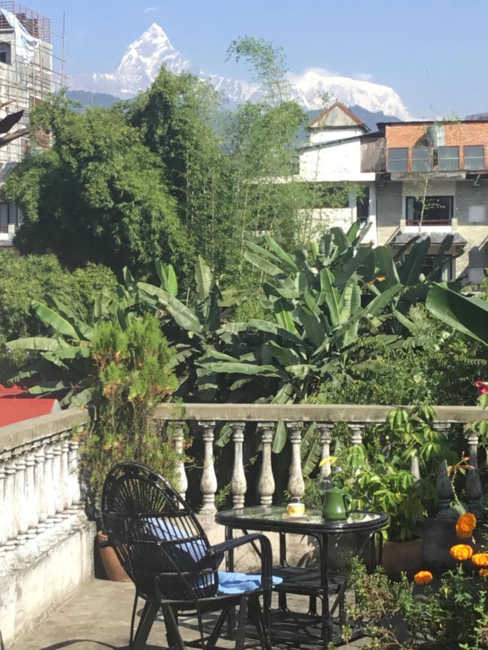 Sacred Valley Inn Pokhara Esterno foto